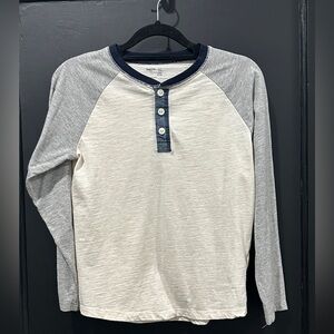 GAP Kids Long Sleeve Henley Tee in White/Gray - M